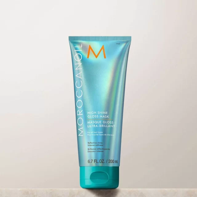😍Moroccanoil High Shine Gloss Mask

Λαμπερή εμφάνιση και άμεση απαλότητα για όλους τους τύπους μαλλιών με αυτή τη θρεπτική μάσκα μαλλιών. Η σύνθεση υψηλής ισχύος περιλαμβάνει την τεχνολογία ArganID™ που βοηθά στην επιδιόρθωση και τη θωράκιση της επιδερμίδας για μεταξένια μαλλιά και με λαμπερή υγιή όψη. Αυτή η θεραπεία στο ντους αναζωογονεί επίσης το χρώμα των μαλλιών μεταξύ των επισκέψεων στο κομμωτήριο και προστατεύει από το ξεθώριασμα του χρώματος.*

95% συμφώνησαν ότι τα μαλλιά τους έχουν ένα γυαλιστερό φινίρισμα**

96% δήλωσαν ότι τα μαλλιά τους έχουν υγιή εμφάνιση και αίσθηση*

96% δήλωσαν ότι αισθάνονται τα μαλλιά τους πλούσια ενυδατωμένα**

86% συμφώνησαν ότι ενισχύθηκε άμεσα η λάμψη τους**